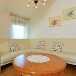 Quaint Apartment In Eimelrod Near Lake And Water Sports